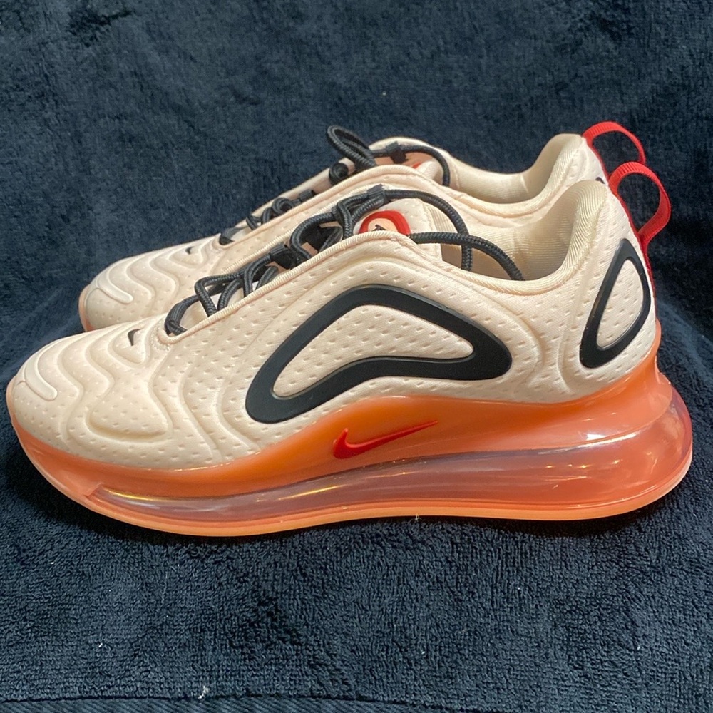 Nike 270